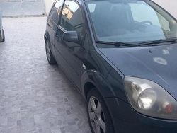 Usata 2008 Ford Fiesta Due volumi | 2500 € (Molto cara)