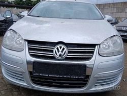 Grigio Usata 2006 VW Jetta Comfortline Tre volumi | 2500 €