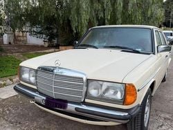 Bianco Usata 1984 Mercedes 240 Tre volumi | 12.000 €