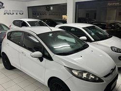 Bianco Usata 2009 Ford Fiesta Titanium Tre volumi | 3700 € (Buon prezzo)
