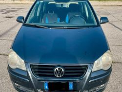 Usata 2009 VW Polo Tre volumi | 2500 € (Buon prezzo)