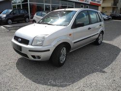 Argento Usata 2003 Ford Fusion Tre volumi | 2450 € (Buon prezzo)