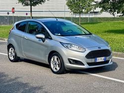 Grigio Usata 2014 Ford Fiesta Tre volumi | 5500 € (Buon prezzo)
