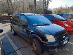 Usata 2005 Ford Fusion Tre volumi | 500 €