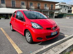 Rosso Usata 2009 Toyota Aygo Due volumi | 2500 € (Buon prezzo)