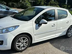 Bianco Usata 2011 Peugeot 207 Tre volumi | 7000 € (Molto cara)
