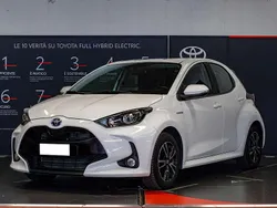 Bianco Usata 2020 Toyota Yaris Hybrid Active Tre volumi | 15.950 € (Buon prezzo)