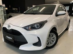 Bianco Usata 2021 Toyota Yaris Active Tre volumi | 12.900 € (Buon prezzo)