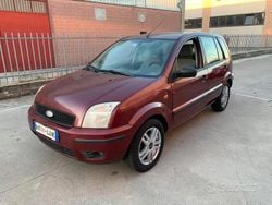 Rosso Usata 2004 Ford Fusion Zetec Tre volumi | 2400 € (Buon prezzo)