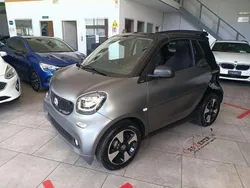 Grigio scuro Usata 2019 Smart ForTwo Cabrio Passion Cabrio | 15.990 € (Ottimo prezzo)