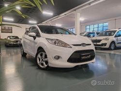 Bianco Usata 2010 Ford Fiesta Titanium Tre volumi | 4500 € (Buon prezzo)