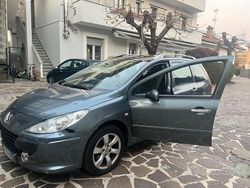 Grigio Usata 2007 Peugeot 307 Tre volumi | 1350 € (Ottimo prezzo)