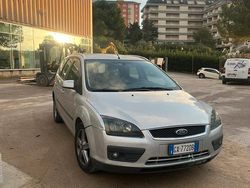 Grigio Usata 2006 Ford Focus Station wagon | 1500 €
