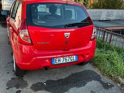 Rosso Usata 2011 Dacia Sandero Due volumi | 1600 € (Ottimo prezzo)