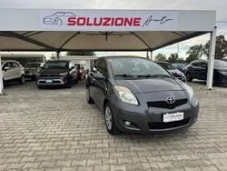 Grigio Usata 2010 Toyota Yaris Sol Tre volumi | 4500 € (Buon prezzo)
