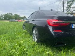 Blu/azzurro Usata 2018 BMW 750 Luxury Line Tre volumi | 48.000 €