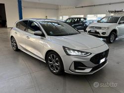 Argento metallizzato Usata 2024 Ford Focus ST-Line Tre volumi | 19.900 € (Ottimo prezzo)