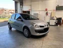 Argento Usata 2009 Renault Clio II Tre volumi | 2800 € (Buon prezzo)