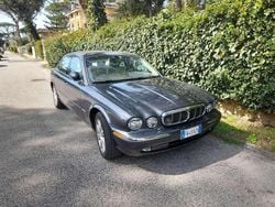 Grigio Usata 2004 Jaguar XJ8 Tre volumi | 14.000 € (Molto cara)