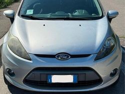 Grigio Usata 2010 Ford Fiesta Titanium Due volumi | 3000 € (Ottimo prezzo)