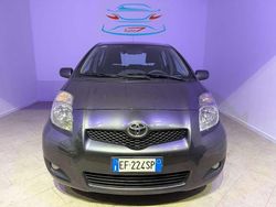 Grigio Usata 2011 Toyota Yaris Sol Tre volumi | 4690 € (Buon prezzo)