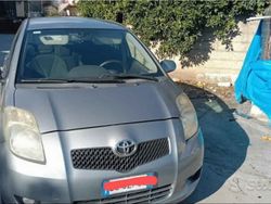 Grigio Usata 2006 Toyota Yaris Tre volumi | 2600 € (Ottimo prezzo)
