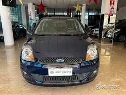 Nero Usata 2009 Ford Fiesta Tre volumi | 3950 € (Buon prezzo)