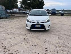 Bianco Usata 2014 Toyota Yaris Hybrid Lounge Tre volumi | 5900 € (Ottimo prezzo)