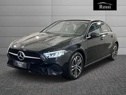 Blu spettrale Nuova 2025 Mercedes A180 Tre volumi | 36.900 € (Ottimo prezzo)