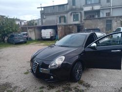 Nero Usata 2014 Alfa Romeo Giulietta Tre volumi | 7500 € (Ottimo prezzo)