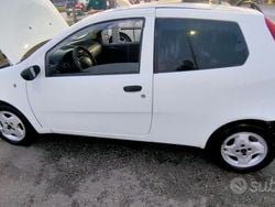 Bianco Usata 2005 Fiat Punto Due volumi | 1850 € (Buon prezzo)