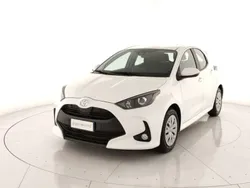 Bianco Usata 2023 Toyota Yaris Active Due volumi | 15.600 € (Buon prezzo)