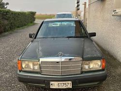 Verde Usata 1991 Mercedes 190 Tre volumi | 2490 €