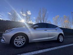 Grigio Usata 2017 Opel Astra Dynamic Tre volumi | 6990 € (Buon prezzo)