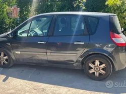 Usata 2005 Renault Scénic II Monovolume | 850 € (Super prezzo)