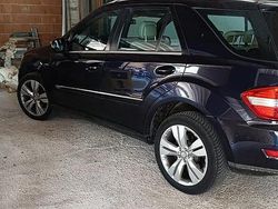 Blu Usata 2010 Mercedes ML350 SUV | 10.000 €