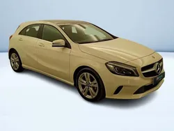 Bianco pastello Usata 2018 Mercedes A180 Tre volumi | 17.800 € (Buon prezzo)
