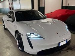 Bianco carrara metallizato Usata 2022 Porsche Taycan Tre volumi | 56.290 € (Super prezzo)