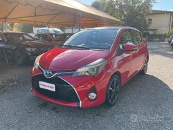 Rosso Usata 2016 Toyota Yaris Hybrid Tre volumi | 8900 € (Buon prezzo)