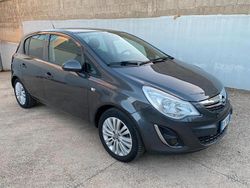 Grigio Usata 2012 Opel Corsa Tre volumi | 5900 € (Molto cara)