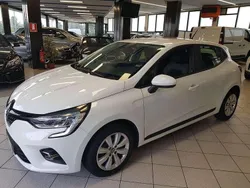 Bianco pastello Usata 2020 Renault Clio V Zen Tre volumi | 13.000 € (Buon prezzo)
