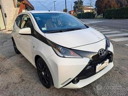 Bianco Usata 2015 Toyota Aygo Cool Due volumi | 7900 € (Buon prezzo)
