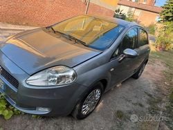 Grigio Usata 2009 Fiat Grande Punto Due volumi | 2750 € (Buon prezzo)