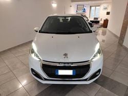 Bianco Usata 2018 Peugeot 208 Business-Line Due volumi | 8300 € (Buon prezzo)