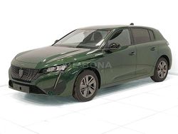 Metallisee vernis vert olivine Usata 2024 Peugeot 308 Allure Tre volumi | 21.900 € (Buon prezzo)