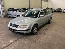 Marrone Usata 2002 VW Passat Trendline Tre volumi | 450 €