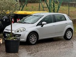 Grigio Usata 2011 Fiat Punto Tre volumi | 3100 € (Buon prezzo)