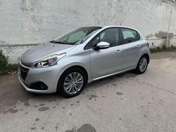 Grigio Usata 2017 Peugeot 208 Allure Due volumi | 8699 € (Buon prezzo)