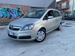 Beige Usata 2006 Opel Zafira Monovolume | 1399 € (Ottimo prezzo)
