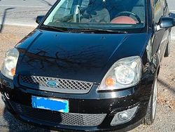Nero Usata 2006 Ford Fiesta Titanium Tre volumi | 880 € (Super prezzo)